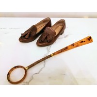 Łyżka do butów, tworzywo sztuczne imitujące szylkret, drewno i metal